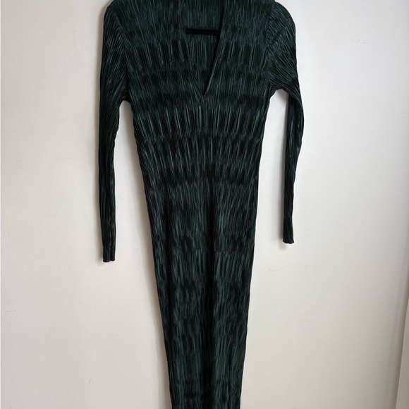 Zara Dresses & Skirts - Zara Pleated Maxi Dress Green Long Sleeve Sculptural Textured Size M